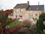 Maison en pierres avec pi�ce d'eau et ancien moulin