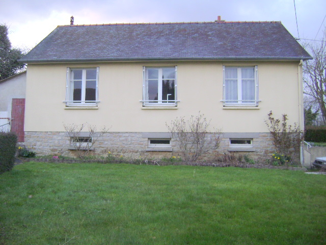 Brittany 10mins of Dinan: pretty detached house on full ground floor accommodat for sale in France.