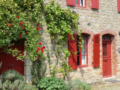 A 10mn de DINAN : tr�s jolie maison avec vue sur le Canal d'Ille et Rance