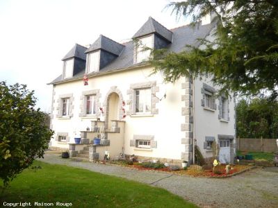 PROCHE DINAN. MAISON NEOBRETONNE. 6 PIECES. REF 12708.