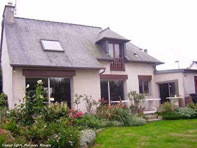 Maison PROCHE DE DINAN DANS UN BOURG AVEC TOUS COMMERCES