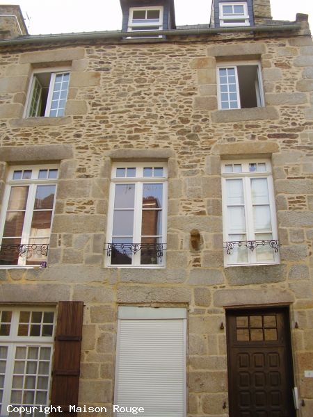 IMMEUBLE EN PIERRE DINAN - REF 13115-