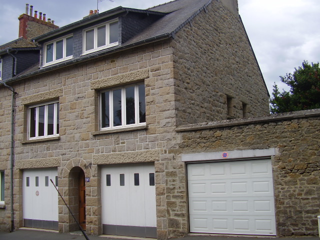 Dinard immeuble avec 2 appartements 64 m� et 43 m� environ