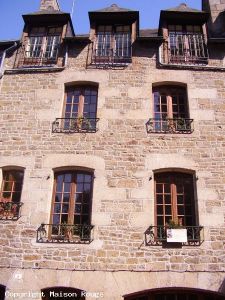 DINAN MAISON DE CARARCTERE EN PLEIN COEUR DE LA VILLE