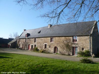 FERME MANOIR RENOVEE SUR 4,6 HECTARES AVEC DEPENDANCES