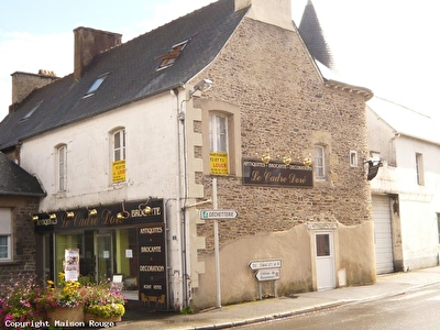 IMMEUBLE EN PIERRE SITUE EN CENTRE VILLE