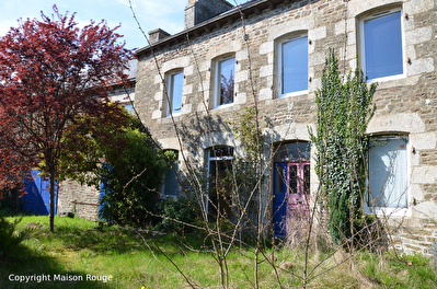 EST DINAN,BELLE MAISON EN PIERRES A REHABILITER SUR TERRAIN CLOS