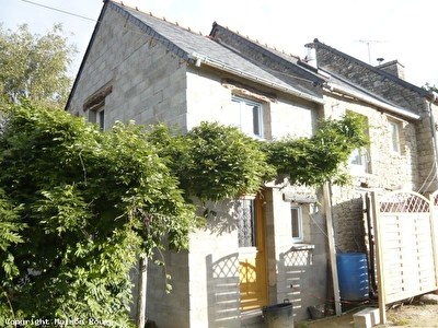 ENSEMBLE DE DEUX MAISONS A FINIR DE RENOVER