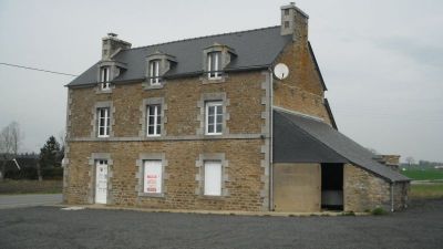SUD DINAN, IMMEUBLE POUR ACTIVITE COMMERCIALE OU MAISON D'HABITATION
