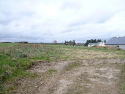 TERRAIN CONSTRUCTIBLE BORNE A PLUMAUDAN