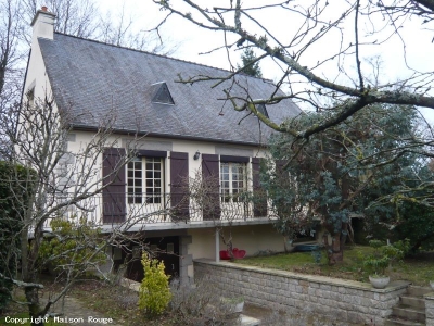 AUX PORTES DE DINAN, MAISON TRADITIONNELLE SUR SOUS SOL. 4 PIECES. REF 14103.