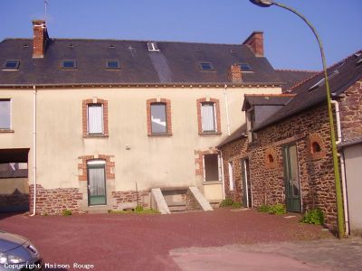 IMMEUBLE EN PIERRE AVEC 9 APPARTEMENTS UNE MAISONNETTE A RENOVER ET TERRAIN CONSTRUCTIBLE