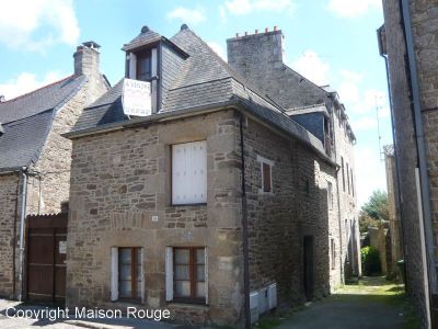 MAISON DINAN CENTRE VILLE