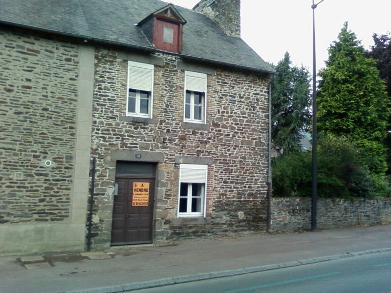 DOL DE BRETAGNE Maison de ville.