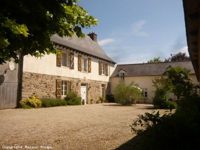 MAISON DE CHARME AVEC SON JARDIN CLOS DE MURS DE 1560M�