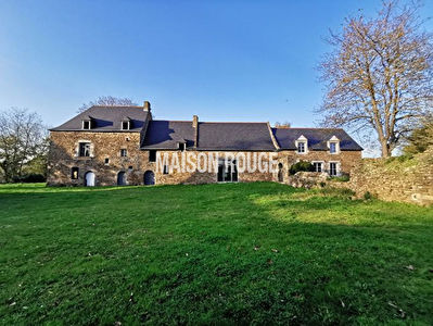 PROPRIETE DE CARACTERE AVEC 3 HECTARES SUR LES BORDS DE RANCE
