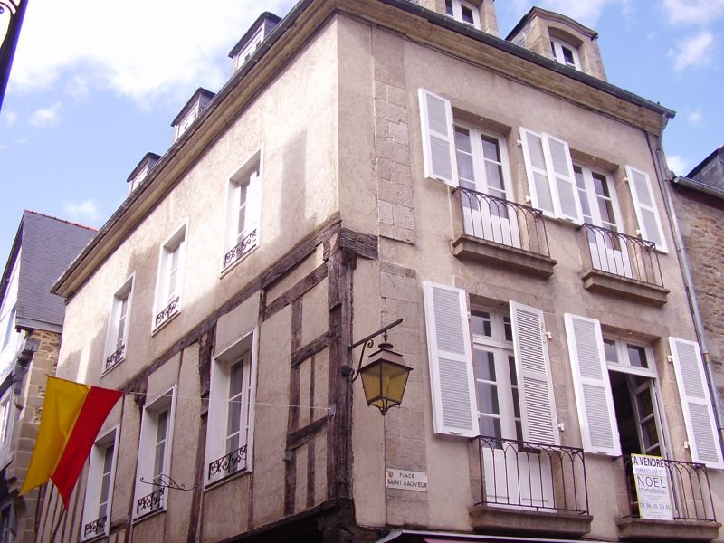 IMMEUBLE DINAN CENTRE-REF 10711-
