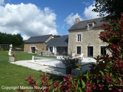 LONGERE INDEPENDANTE SUR 3350 M� DE JARDIN AVEC PISCINE