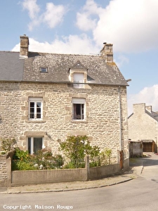 MAISON EN PIERRES CENTRE BOURG SUR 309M�.