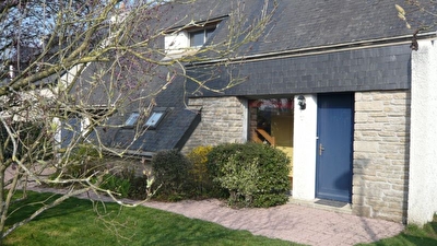 AUX PORTES DE DINAN. BELLE MAISON OFFRANT 132 M� HABITABLE. 7 PIECES. ERF 14817.