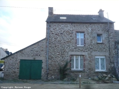AUX PORTES DE DINAN. MAISON EN PIERRE DE 80 M� HABITABLE. 5 PIECES.