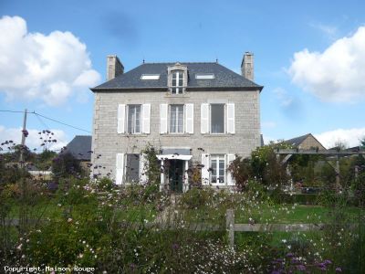MAISON BOURGEOISE AVEC GRANDE DEPENDANCE SUR 1526 M�