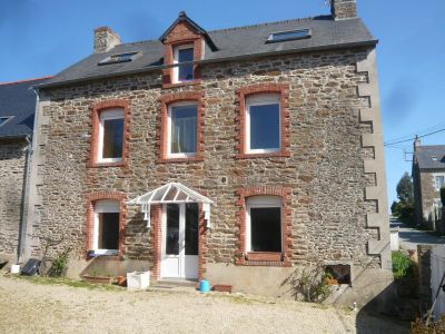 MAISON AU BORD DE RANCE