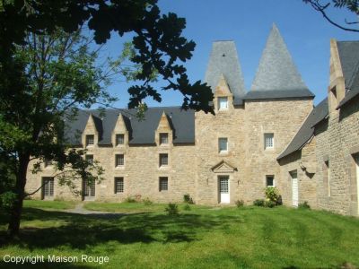 MANOIR A LA CAMPAGNE SUR 3 HECTARES.
