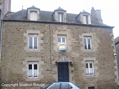 AUX PORTES DE DINAN