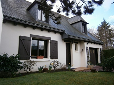 AUX PORTES DE DINAN