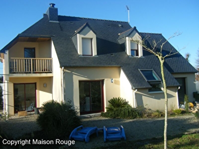 MAISON AUX PORTES DE DINAN