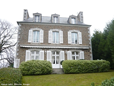 MAISON BOURGEOISE SUR LES BORDS DE RANCE. REF 15333