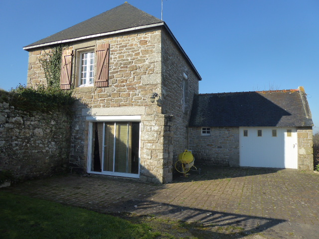 Morbihan Sud 56410 Maison pierre 2 chambres avec terrain environ 1280m² garage et cave Morbihan Sud 56410 Maison pierre 2 chambres avec terrain environ 1280m² garage et cave