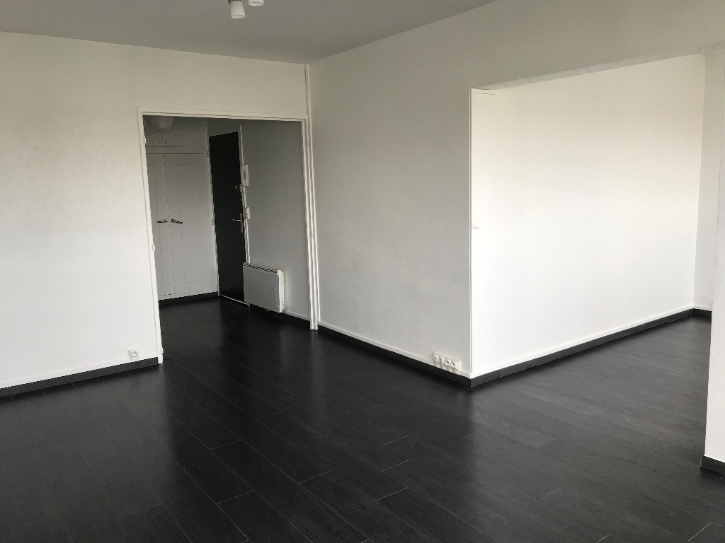 Grand appartement T3 avec balcon Grand appartement T3 avec balcon