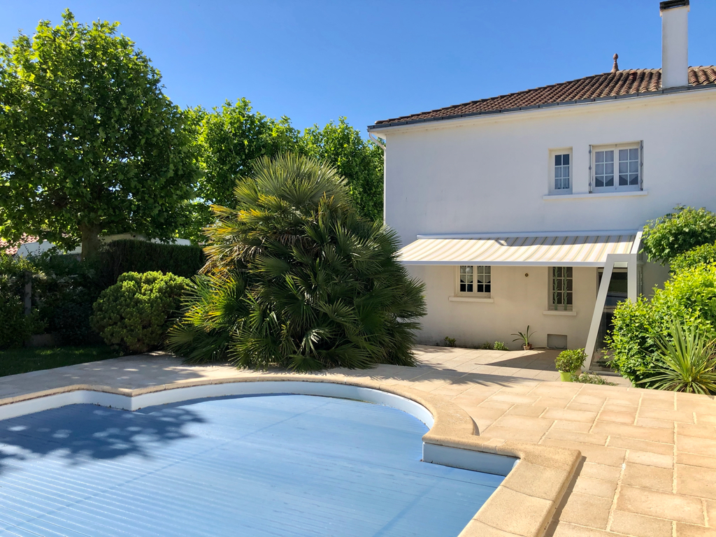 Maison Nieul Sur Mer 6 pièce(s) 148 m2 Maison Nieul Sur Mer 6 pièce(s) 148 m2