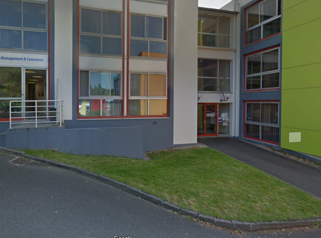 A LOUER un plateau de bureau de 56 m² 29 000 QUIMPER. A LOUER un plateau de bureau de 56 m² 29 000 QUIMPER.