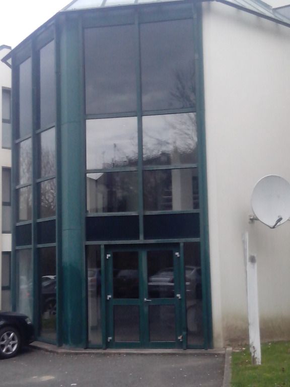 A VENDRE bureaux 195 m² avec salle de réunion et parkings 29 000 Quimper A VENDRE bureaux 195 m² avec salle de réunion et parkings 29 000 Quimper