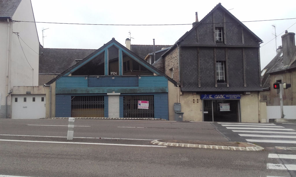 A Vendre local commercial de 115 m2 Quimper Locmaria A Vendre local commercial de 115 m2 Quimper Locmaria