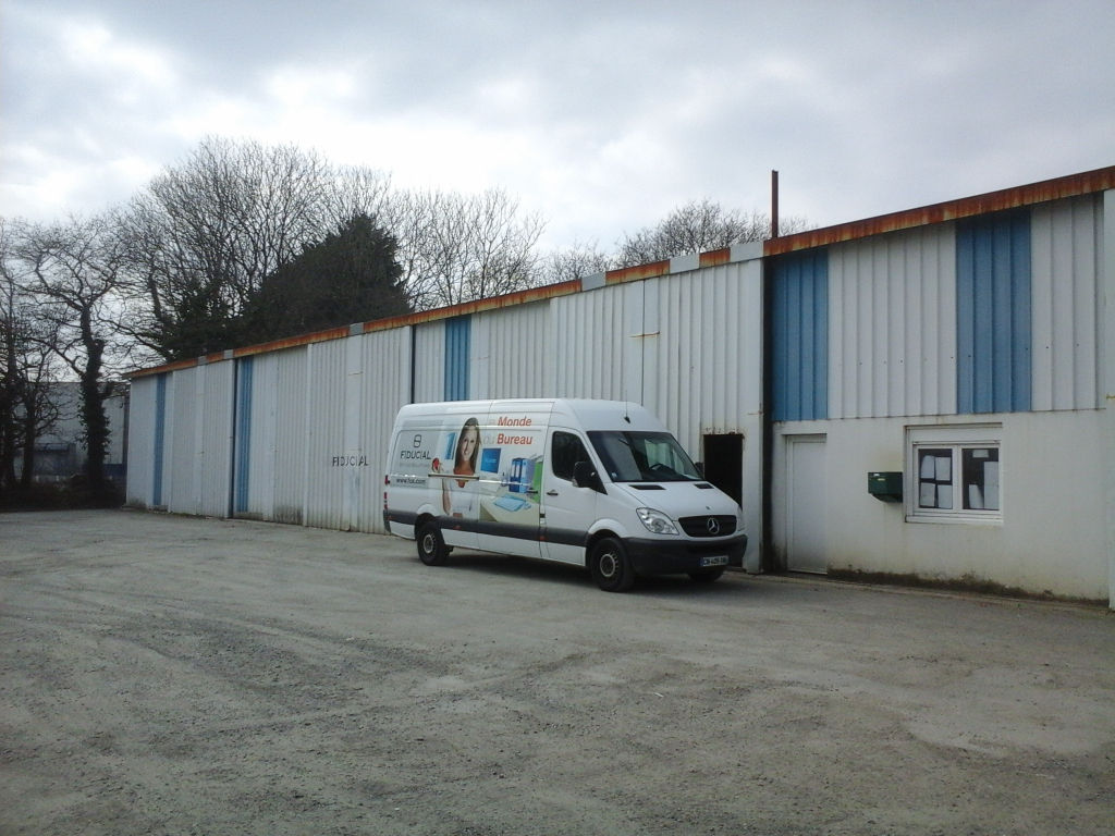 Brest Kergaradec 700 m² Location Entrepôt / Local industriel Brest Kergaradec 700 m² Location Entrepôt / Local industriel