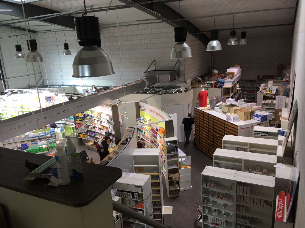 A vendre local commercial de 390 m² 29900 Concarneau. A vendre local commercial de 390 m² 29900 Concarneau.