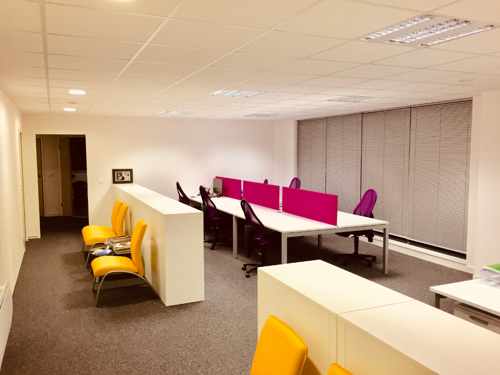A vendre plateau de 241 m² de bureaux en RDC Aéroport de Brest Guipavas. A vendre plateau de 241 m² de bureaux en RDC Aéroport de Brest Guipavas.