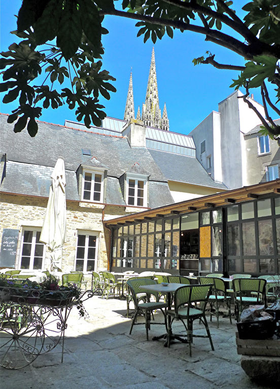 A vendre Fonds de commerce de restauration cadre historique exceptionnel centre ville de Quimper. A vendre Fonds de commerce de restauration cadre historique exceptionnel centre ville de Quimper.