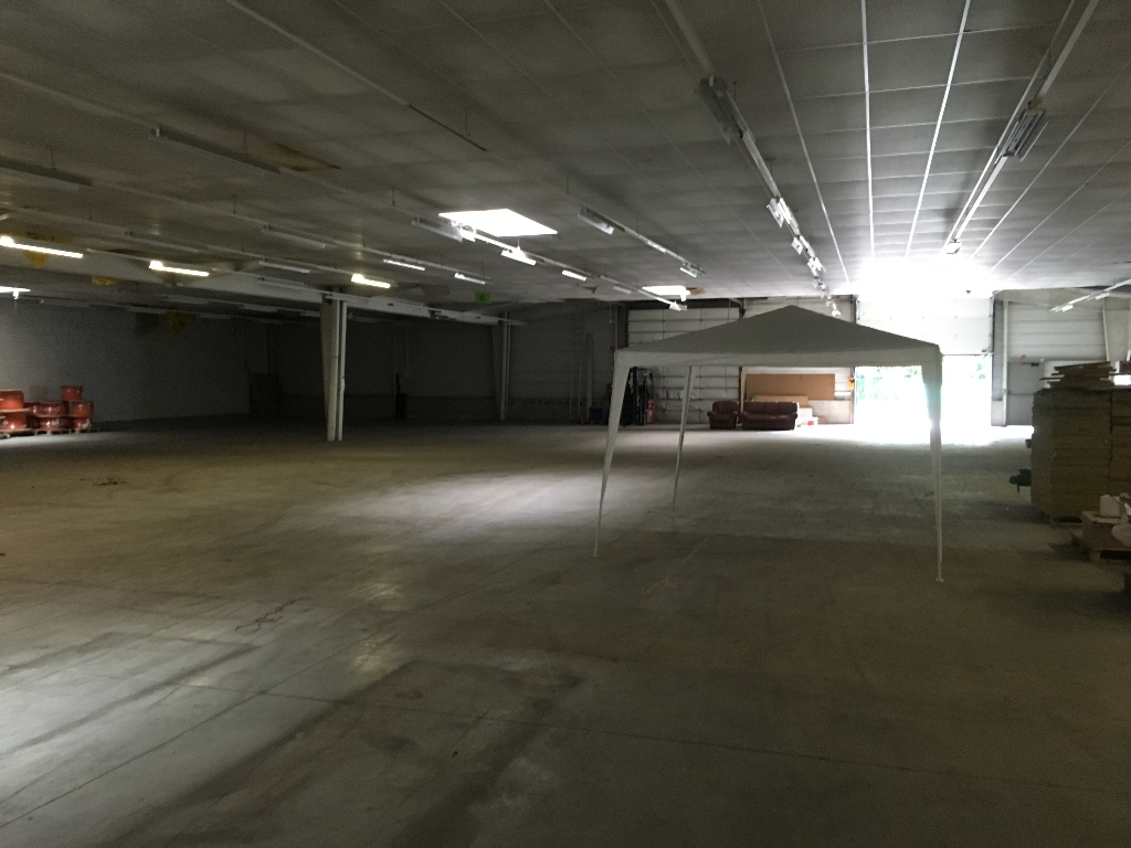 A louer KERGARADEC surface d'activité de 1500 m² A louer KERGARADEC surface d'activité de 1500 m²