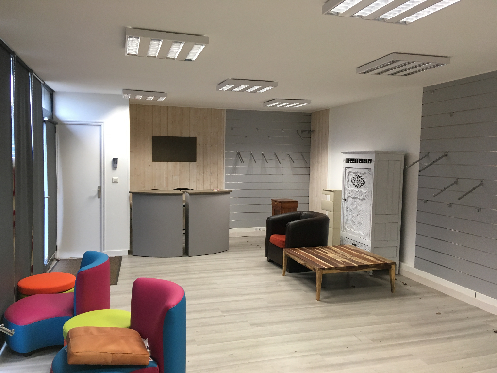 RARE !! Local commercial 173 m2 Zone de kergaradec Brest Gouesnou RARE !! Local commercial 173 m2 Zone de kergaradec Brest Gouesnou
