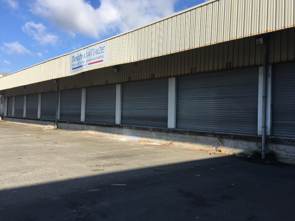 RELECQ KERHUON ENTREPOT AVEC QUAIS 2700 m² RELECQ KERHUON ENTREPOT AVEC QUAIS 2700 m²