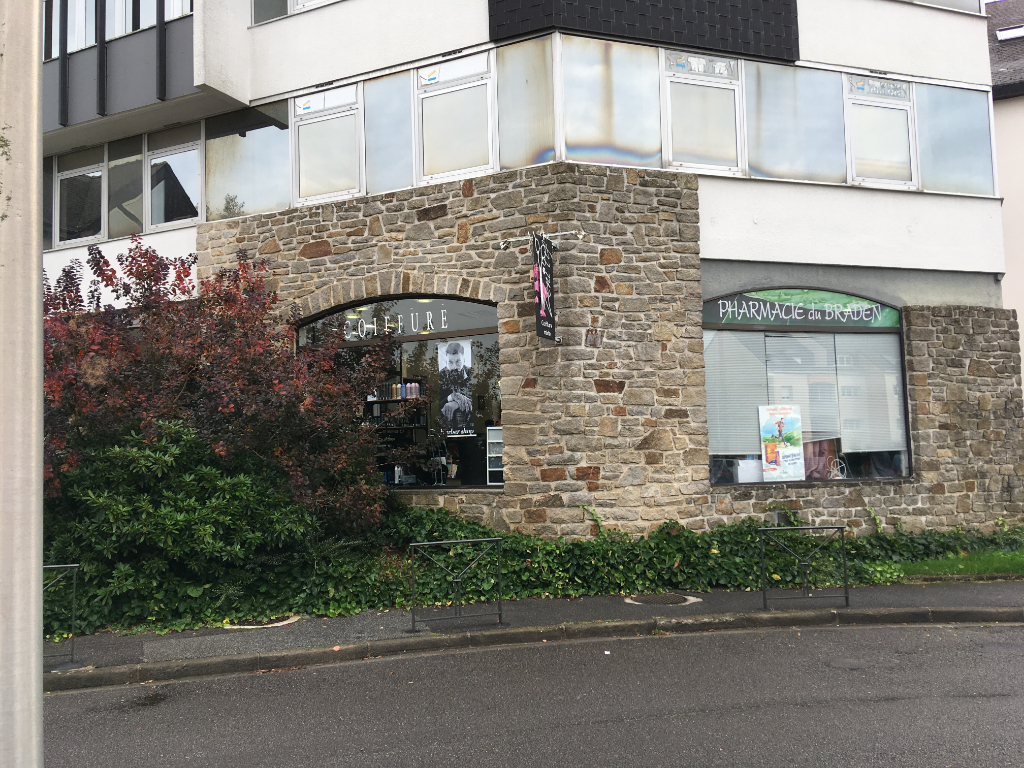 A louer local commercial de 50 m² centre commercial du Braden 29000 Quimper A louer local commercial de 50 m² centre commercial du Braden 29000 Quimper