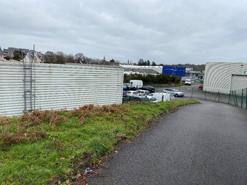 Idéale artisans A vendre bâtiment de 400 m² proche geant brest- Idéale artisans A vendre bâtiment de 400 m² proche geant brest-