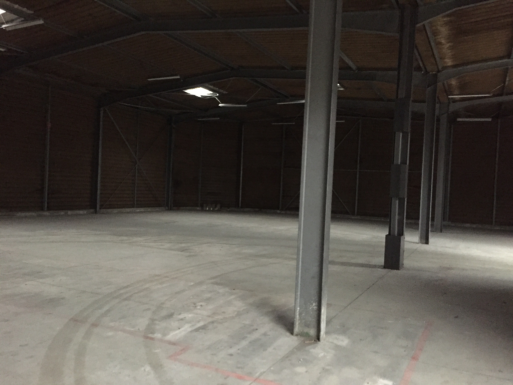 Local commercial 700 m2 zone de kergaradec Local commercial 700 m2 zone de kergaradec