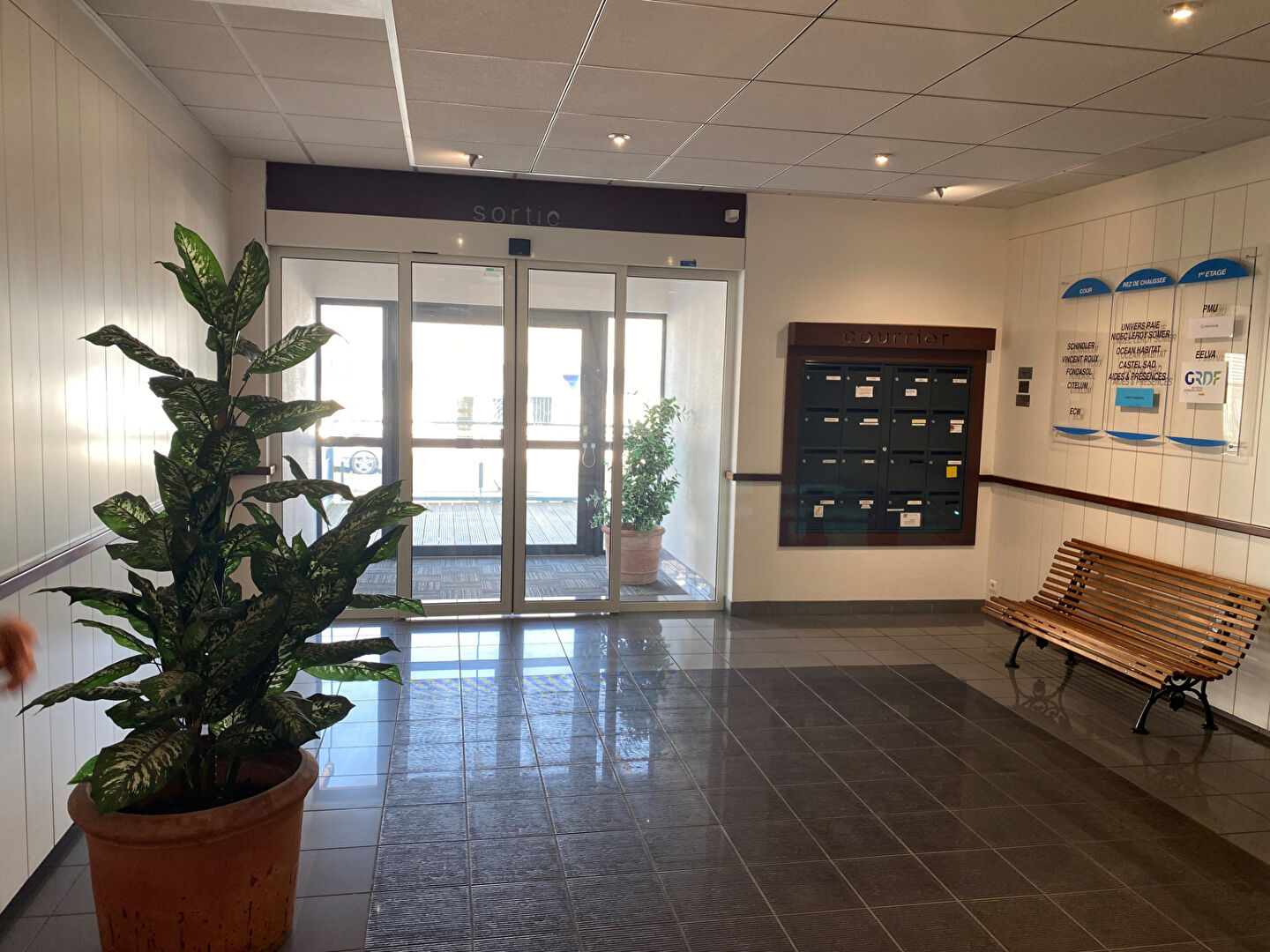bureaux 357 m2 BREST - Zone de Kergonan bureaux 357 m2 BREST - Zone de Kergonan