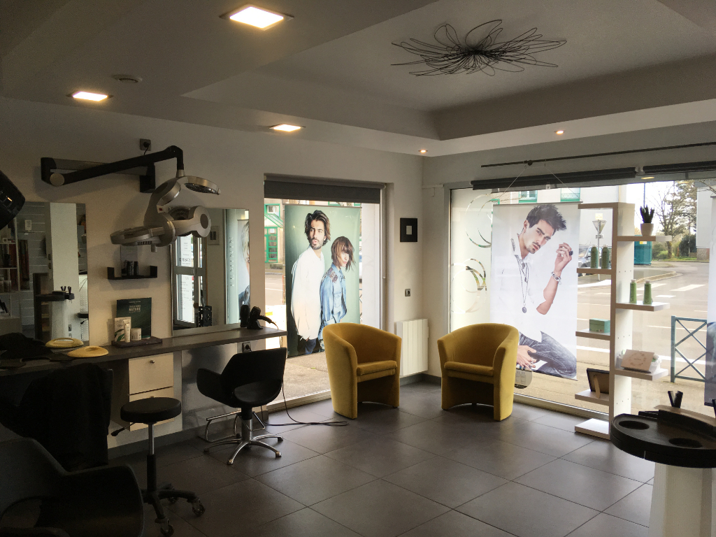 À VENDRE MURS et FONDS DE COMMERCE en RDC avec vitrine d'une surface de 72 m² exploités en salon de coiffure QUIMPER 29000 À VENDRE MURS et FONDS DE COMMERCE en RDC avec vitrine d'une surface de 72 m² exploités en salon de coiffure QUIMPER 29000